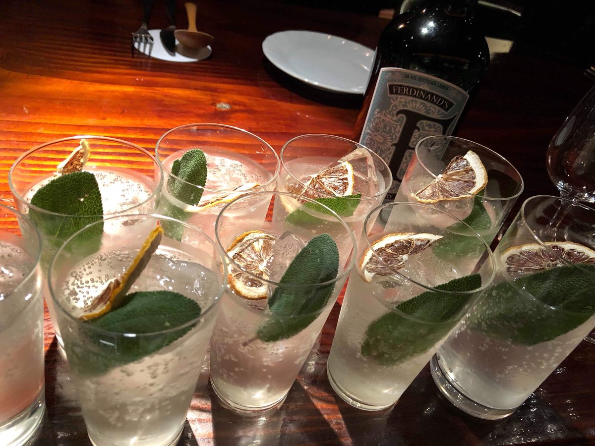 Twitter पर Cocktail Bar Nemanja 昨日は秋田の バー蒼 さんにお招きいただき セルビア料理 と カクテル の ペアリングディナー でした スープは秋田らしく比内地鶏を使用 ミモザサラタやプニェネ パプリケも好評で嬉しい限り ご参加の皆様 バー蒼様 本当に