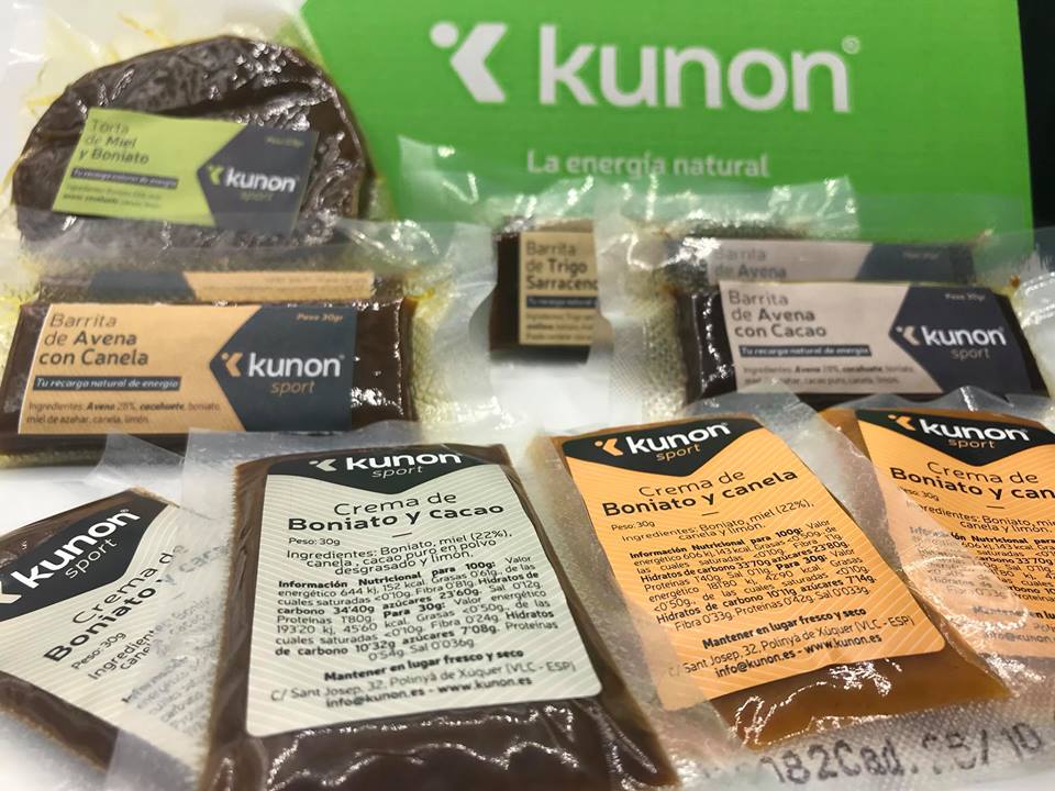 De las manos de KUNON os presentamos las barritas, cremas y tortas energéticas más naturales del mercado.
➡️ superatesport.com/51_kunon
Productos 100% naturales, como son la avena, trigo sarraceno de cultivo ecológico sin gluten, miel, Boniato, cacahuete, avellana, canela, y cacao.