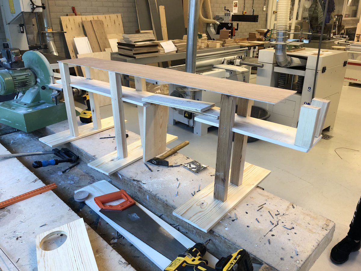 IkoDoeland's tweet photo. Projectje bruggen bouwen: een hef- of ophaalbrug met verlichting! #makerschap #tinkering https://t.co/6q0zbU7l3e