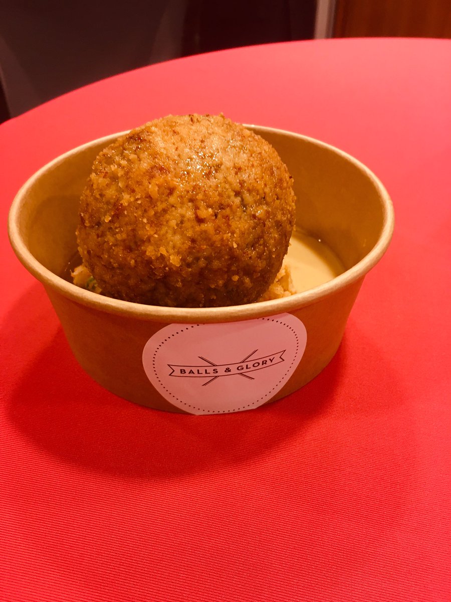 DMotteux's tweet image. Balls&amp;amp;Glory - de winnaar van de #Mercuriusprijs - op bezoek bij @comeos_nl @comeos_fr. We worden verwend ! @ballsnglory