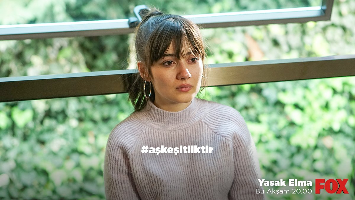 Bu akşam Alihan'a kavuşmayı bekleyen Zeynep'le beraber #aşkeşitliktir diyoruz! 🙏 ❤