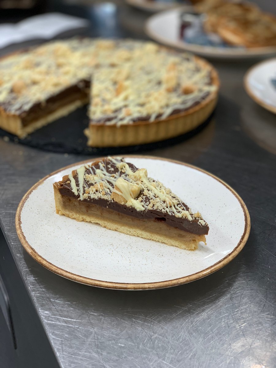 greenspadstow's tweet photo. Banoffee tart is a delicious choice on our cake display today, come and try it before itβs all gone!! #greensofpadstow #tart #banoffee #tasty #delicious #sweet #padstow #coffeeandcake #cornwall #sweettreat https://t.co/rLHrlQ3zsp