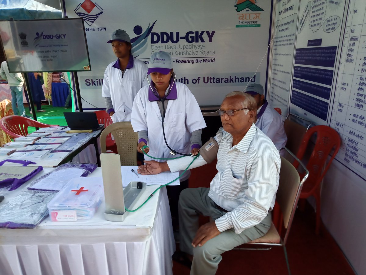 ddu_gky's tweet photo. The ten-day long SARAS Mela concluded on Sunday Nov 18. The mela was full of information and liveliness. The #positive energy and #enthusiasm of #young trainees created tremendous buzz and enhanced awareness of DDU-GKY programme. 
@MoRD_GOI @SkillReporter @NIRDPR_DDUGKY https://t.co/VrNu79ypM3