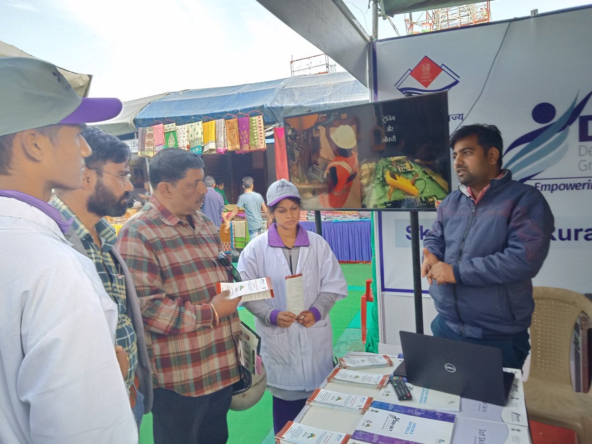 ddu_gky's tweet photo. The ten-day long SARAS Mela concluded on Sunday Nov 18. The mela was full of information and liveliness. The #positive energy and #enthusiasm of #young trainees created tremendous buzz and enhanced awareness of DDU-GKY programme. 
@MoRD_GOI @SkillReporter @NIRDPR_DDUGKY https://t.co/VrNu79ypM3