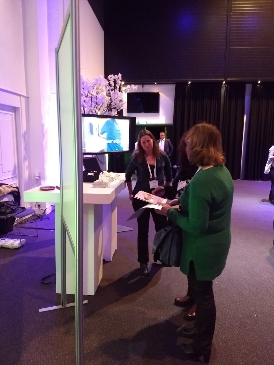 Of wil je eindelijk eens weten hoe je je smartphone kan desinfecteren? ➡️➡️➡️Kom ook naar het living lab! Congres aanpak ABR in de ouderenzorg #GoedIsSchoon #antibioticaresistentie