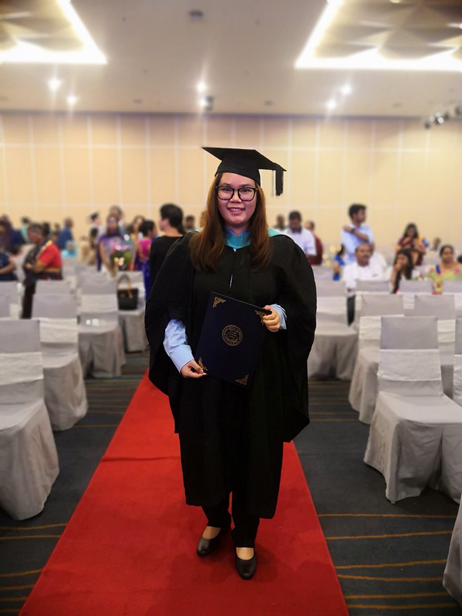 lindakhooo's tweet photo. Finally!!! End of my Diploma life🎓🎈🎉

#QIUConvo2018 https://t.co/lxCoCl7dfm