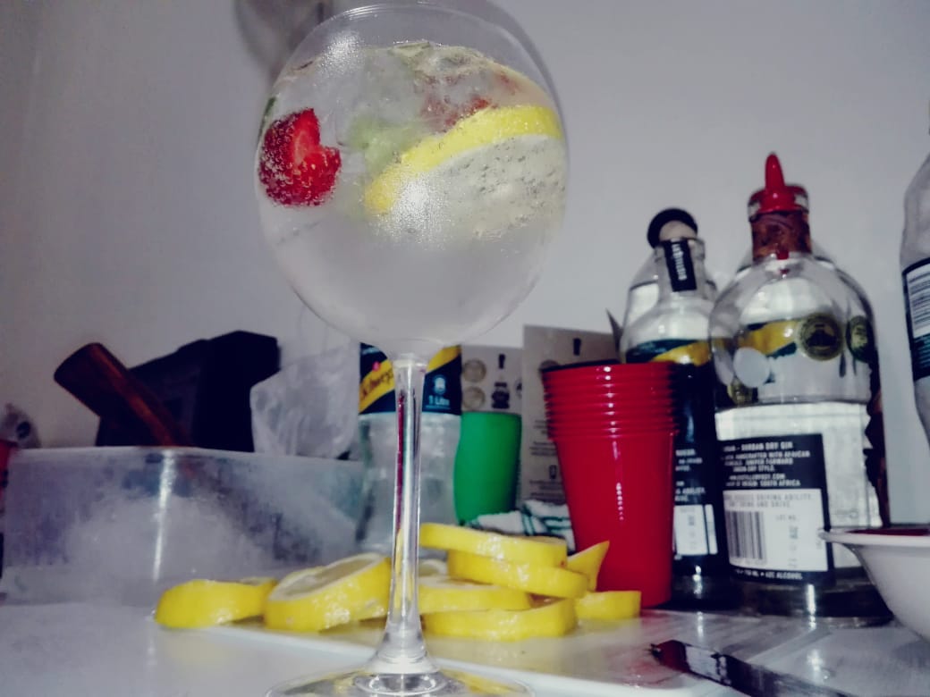 Spheh_K_Mpanza's tweet photo. How was your weekend like?? 

Get yourself a @Distillery_031 D'urban Gin Bottle and Drink Something Different. 🔥🔥

#Distillery031
#DurbanGin
#Durbanism https://t.co/uCBI1XpdRw