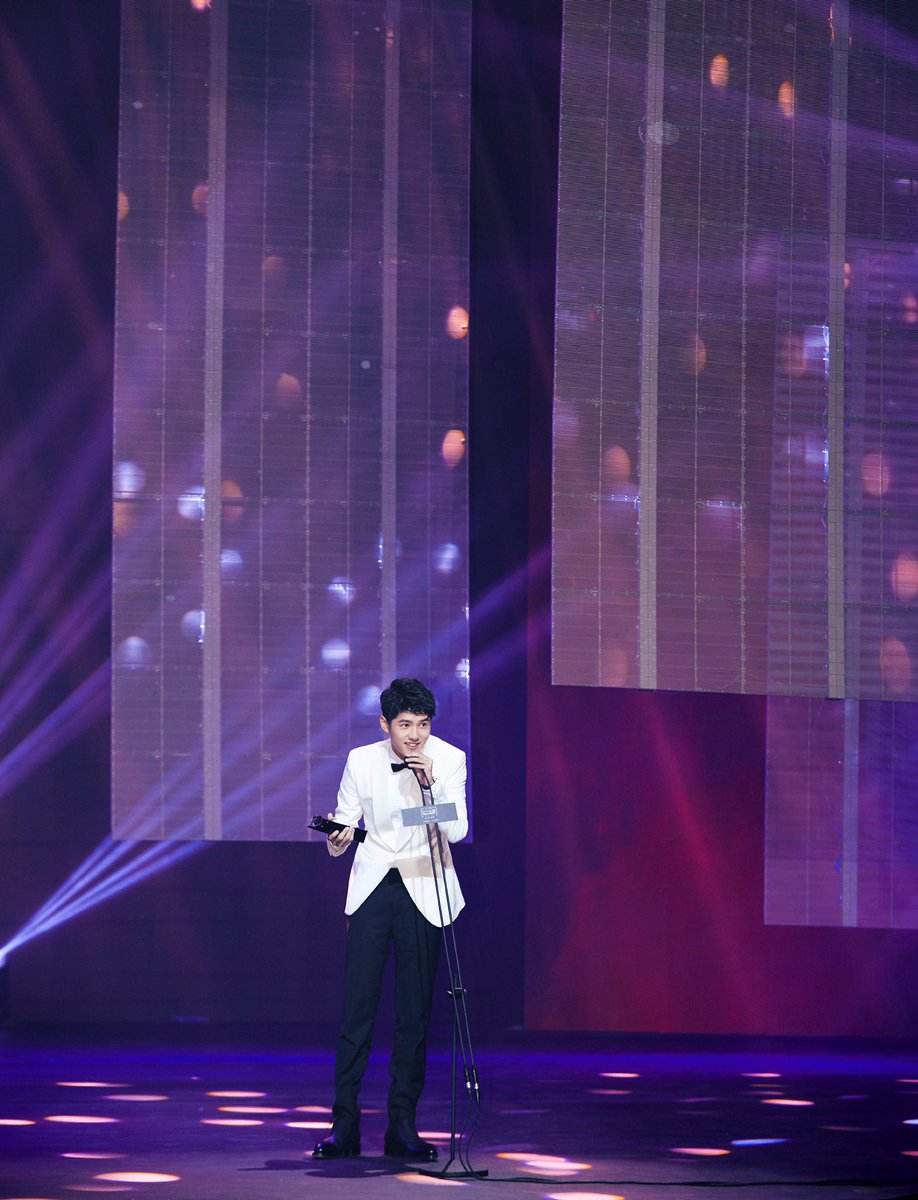 liuhaoran_turbo's tweet photo. 울 호연이는 전신샷 필수로 봐줘야거등요 https://t.co/omvigpl96L