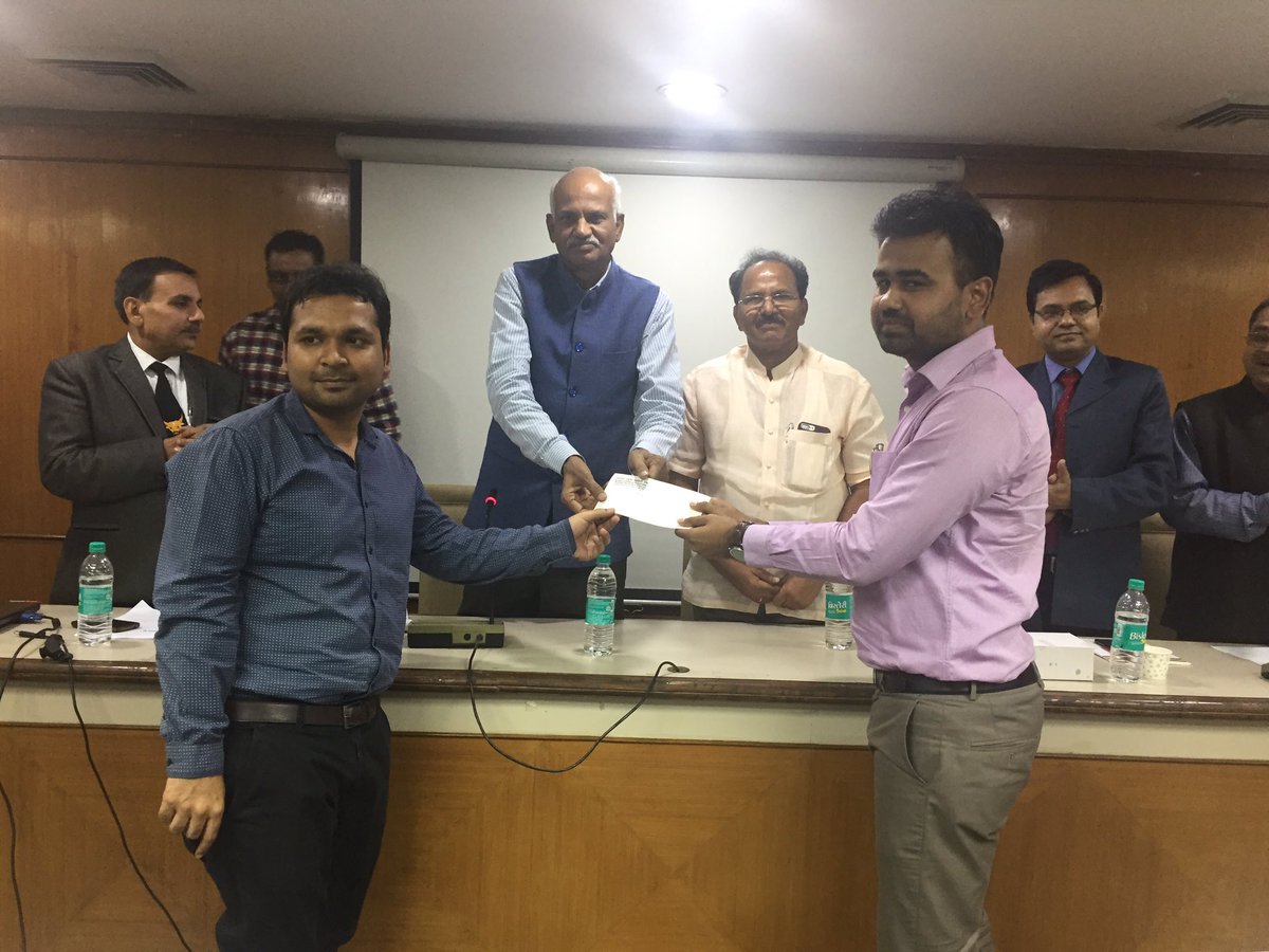 ncuicoop's tweet photo. #Cooperative_Quiz_Competition
N. Satya Narayana #Chief_Executive Distributes the #Prizes 
I prize:  NCDC
II prize:  NCUI
III prize:  KRIBHCO https://t.co/dhxSw7aUJP