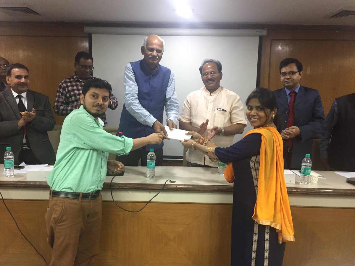 ncuicoop's tweet photo. #Cooperative_Quiz_Competition
N. Satya Narayana #Chief_Executive Distributes the #Prizes 
I prize:  NCDC
II prize:  NCUI
III prize:  KRIBHCO https://t.co/dhxSw7aUJP