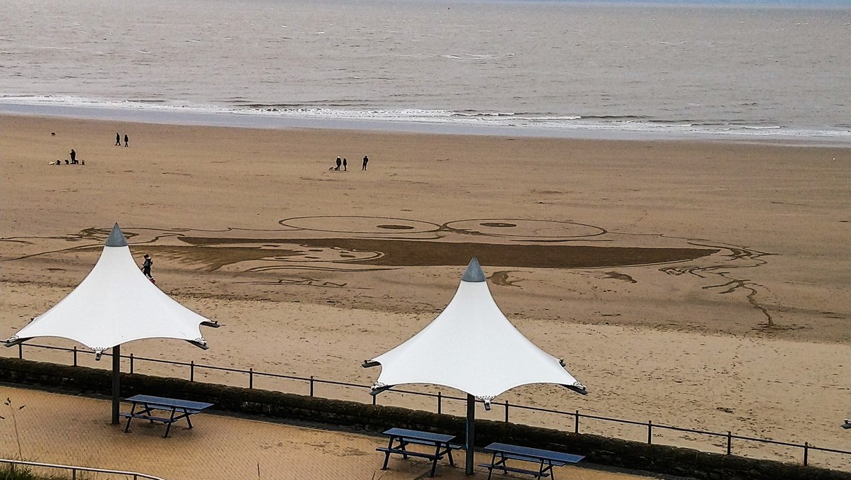 DinEvans's tweet photo. Back to a bit of silliness for a blustery monday morning on @Barrybados @barry_beautiful and blow out the cobwebs ....#COOKKKKKIEEEESSSS 😃 https://t.co/0k6G5pAfbi