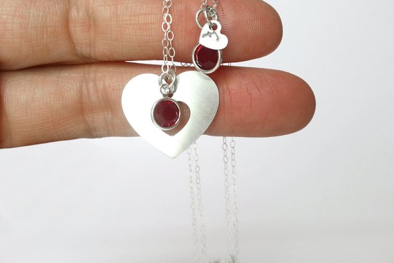 knooopMe's tweet photo. Fall in love with your little girl all over again. This sparkling mother and daughter sterling silver necklace set makes a fitting reminder of just how lucky you are to have her in your arms. https://t.co/EEQXE27Inq #handmade #jewelry #necklace https://t.co/ZnLTfJoyBx