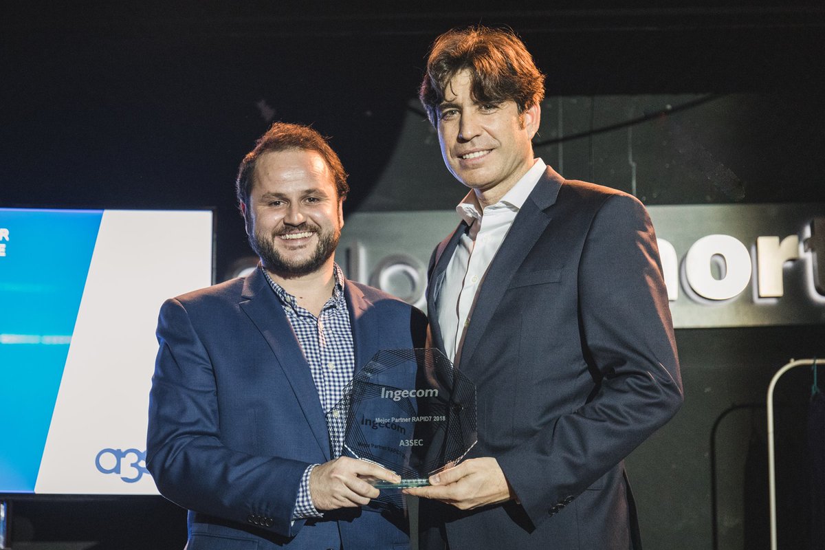 Ingecomayorista's tweet photo. El fabricante @rapid7 entrega el premio al Mejor Partner 2018 a @a3sec, durante la Fiesta Anual de INGECOM. #IngecomParty2018 https://t.co/ZVsVtzTPJa
