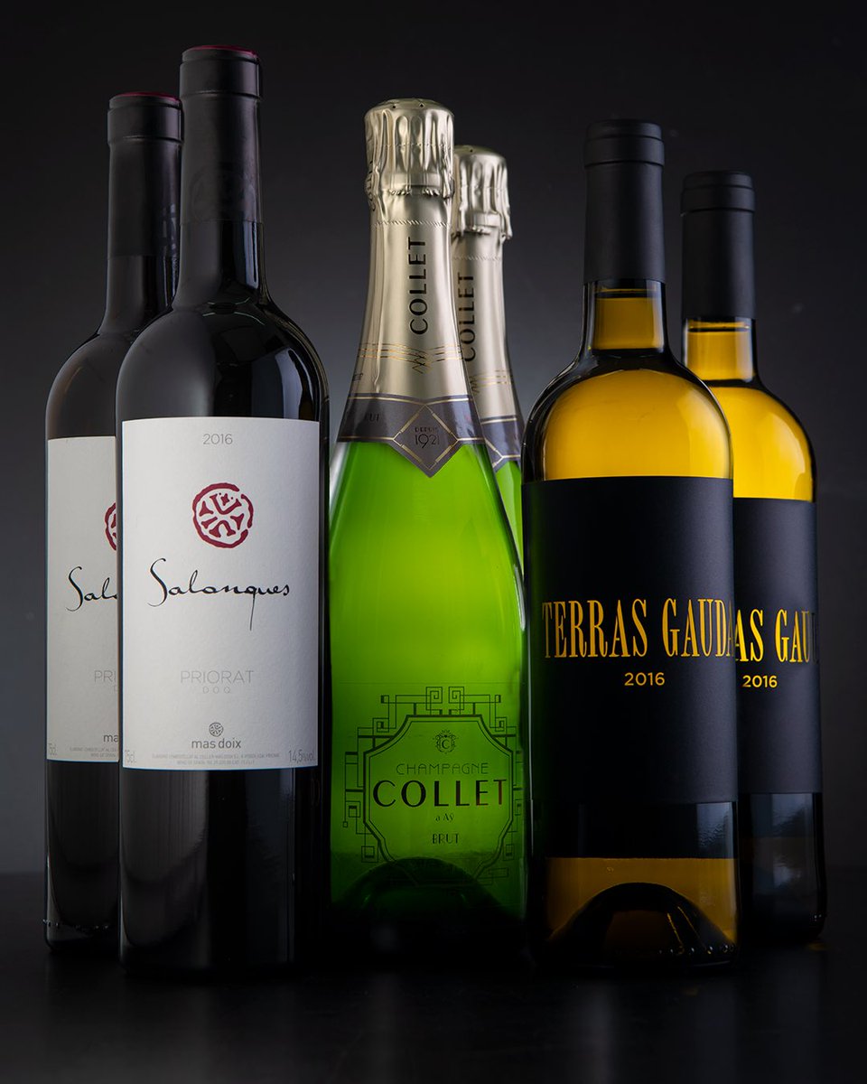 vilaviniteca's tweet photo. En diciembre #elclubvv reunirá una selección ideal para la Navidad: Salanques'16 transmite el carácter del Priorat; Terras Gauda Etiqueta Negra'16 es un blanco de Rías Baixas, perfecto con pescados; y las burbujas de Collet Brut https://t.co/lCkQjhTjHy https://t.co/DzQ6G87Con