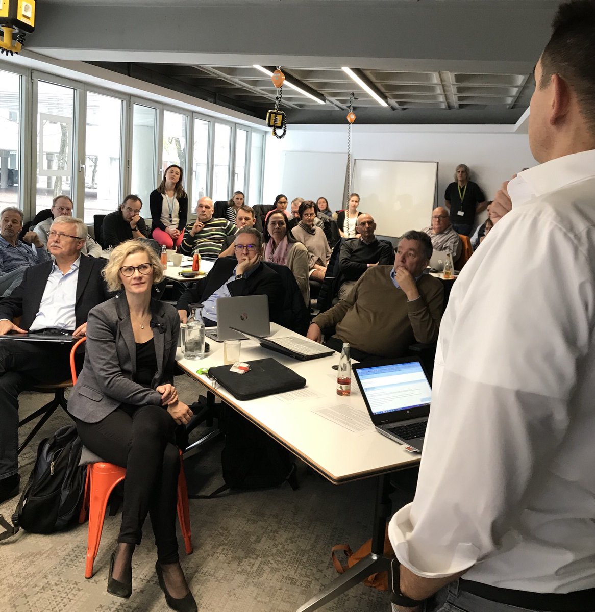 ALeimbeck's tweet photo. Providing valuable learning offerings needs a well prepared content curation beforehand. Just started our today’s #Curathon with our great learning experts from #GlobalLearningCampus @siemens 💪 #greatteam #lifelonglearning #LearningWorld 🌏 https://t.co/rvG4MWVkYm