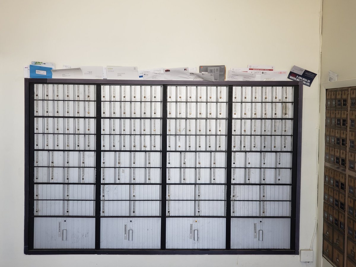 eurelines's tweet image. USPS #Wrongbox #USPS it has been like this for a month. Miami FL 33155