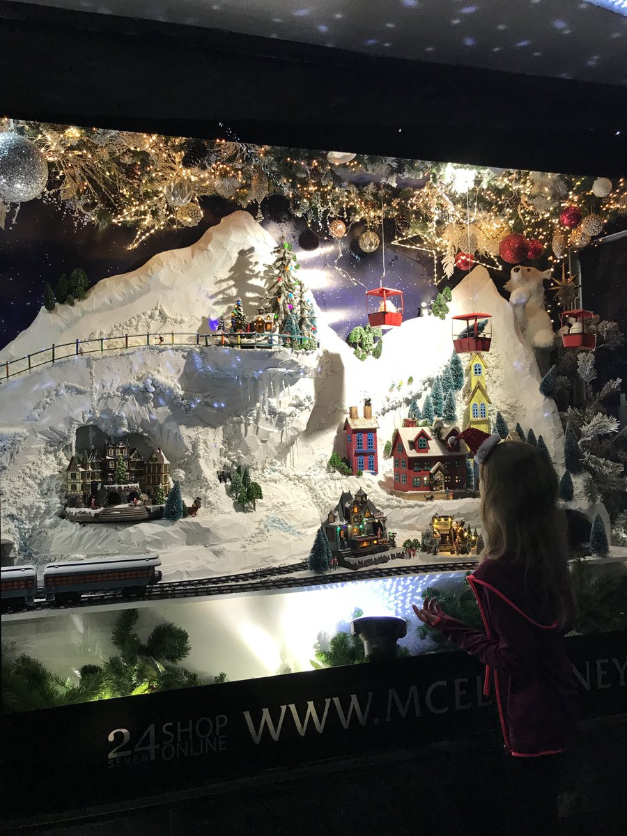 McElhinneys's tweet photo. Thanks to all who joined us in Ballybofey for some #McElhinneysMagic yesterday for our iconic Christmas Window Unveiling for 2018 🎅🏻🌟 #GivingTime 

If you missed it check out all the Live Countdown and all the fun over on our Instagram Stories 👉🏻 https://t.co/0UNdfmwtVJ https://t.co/uOZaFso46l