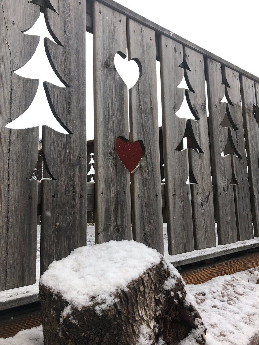 skihigher_com's tweet photo. It’s snowing in Meribel! ❄️❄️❄️ #meribel #skihigher #courchevel #winteriscoming #ski #skiing #skiholiday #skirental https://t.co/YoOEPo6mfw