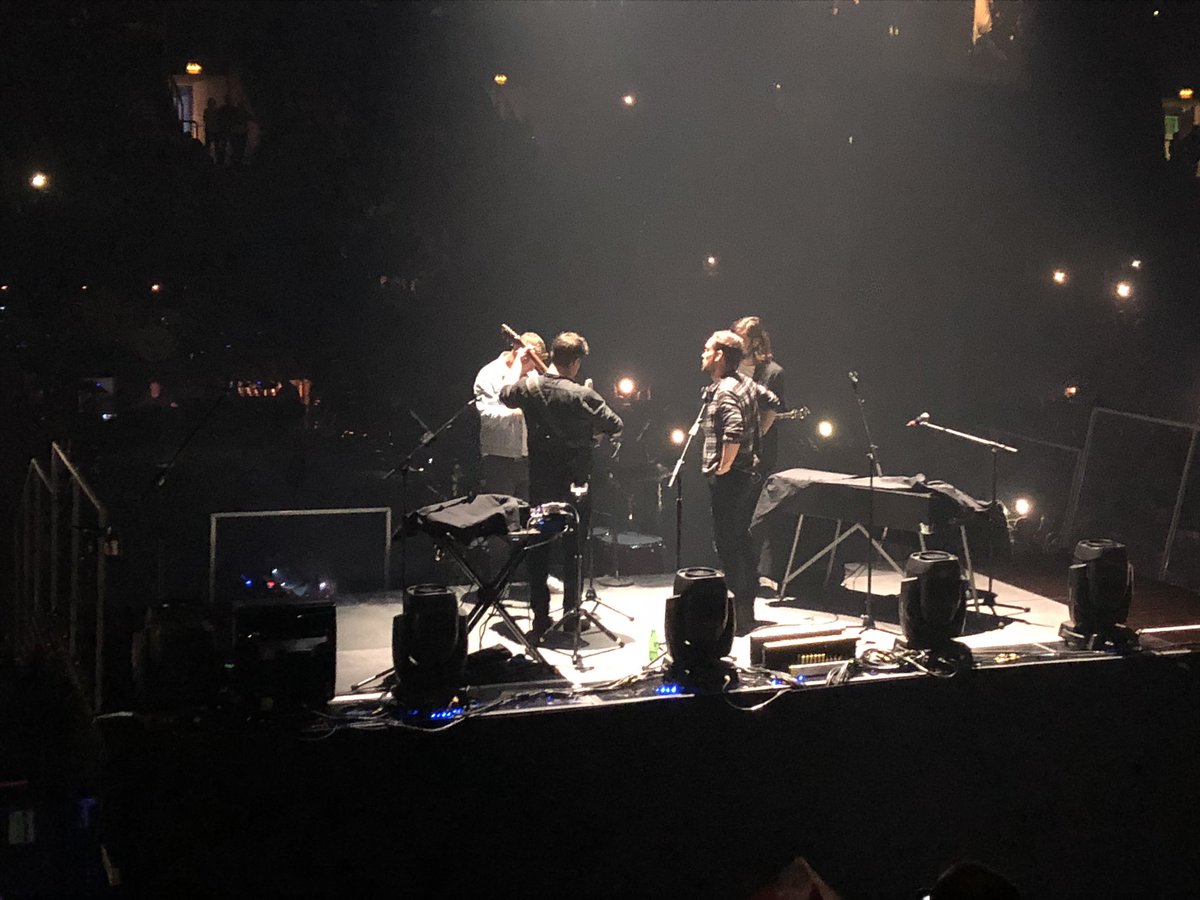 stubbo1983's tweet photo. @MumfordAndSons you were amazing.. brilliant concert #belfast https://t.co/f3SuZhzvoF