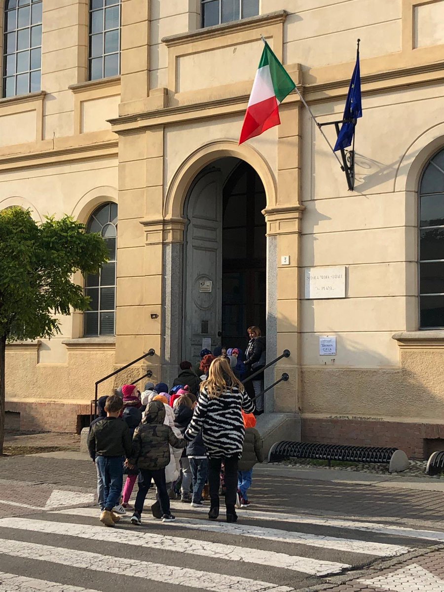 elisetta1979's tweet photo. Progetto continuità! Gli alunni della Scuola d’Infanzia Gobetti vengono in visita all’ @IC_via_Dante  Scambio di doni e collaborazione con gli alunni della primaria Dante (IA-IB) https://t.co/BG7P0emusH