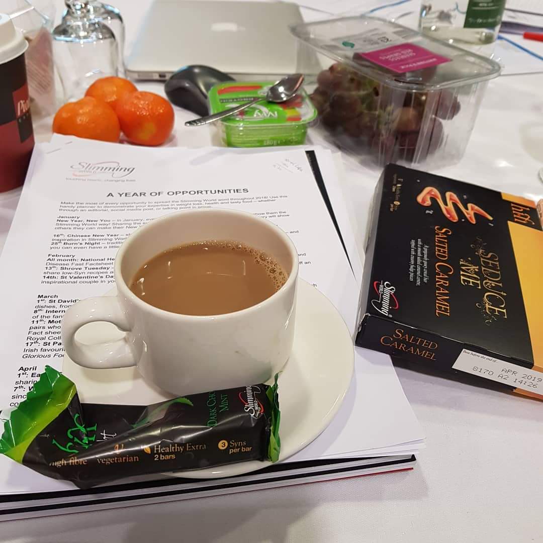 SWNathalieFinn's tweet photo. Always nice to have #hifibars for your #cuppa while #studying. Thanks to @Aldi_Ireland for their #MyQ #protein #yogurts. https://t.co/GtSerQ3CUz