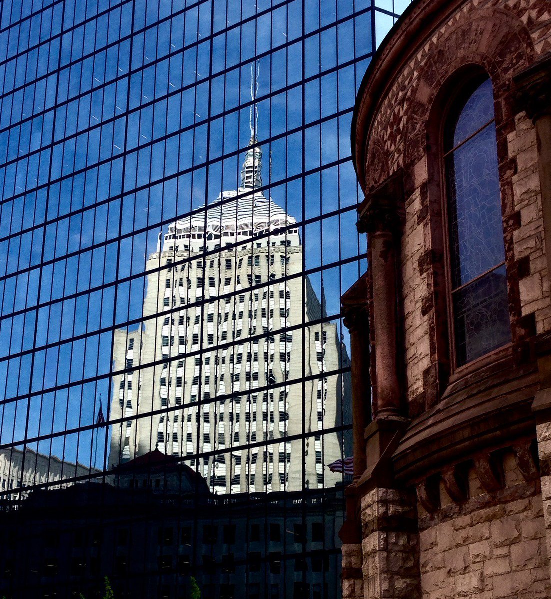 LumaSolar's tweet image. RT @interiadd: Feliz Lunes.
Happy Monday.
interiadd.com/2018/11/19/vid…  #interiorarchitecture #architecture #architecturestyle #house #home  #homedecor #homedesign #decor #decoracion #design #designer  #diseñointerior #interiorismo #interiordesign #monday #n…