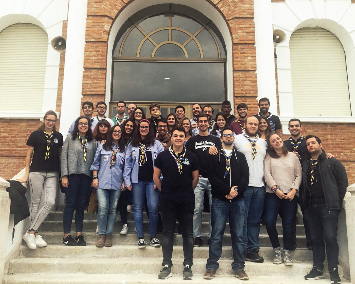 Scouts Maristas | Maristas Compostela maristascompostela.org/es/noticias/sc… #SomosMaristas #MaristasCambia <a href="/GSCastilla/">Grupo Scout Castilla</a> <a href="/GSIBEROS/">Grupo Scout Íberos ⚜</a> <a href="/GS7Picos/">GS Siete Picos</a> <a href="/scoutsarlanzon/">scoutsarlanzon</a> <a href="/gspisuerga92/">Grupo Scout Pisuerga</a> <a href="/semente597/">Grupo Scout Semente 597</a> <a href="/coemmaristasmed/">COEMMaristasMed</a> <a href="/MaristesCat/">Maristes Catalunya</a>