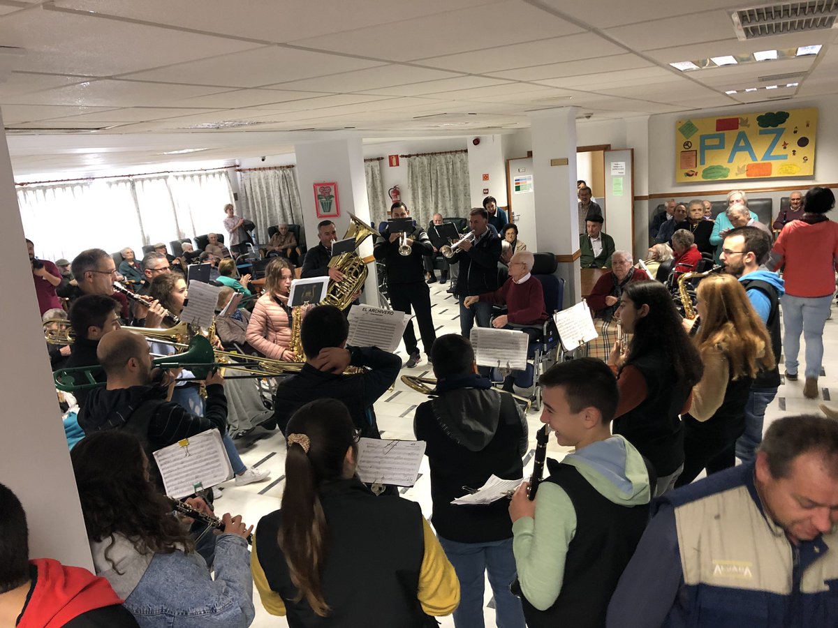 Grandes momentos vividos y llenos de emociones este pasado sábado en <a href="/rel_salvador/">Residencia Salvador</a>. #SantaCecilia2018 #DianaFloreada