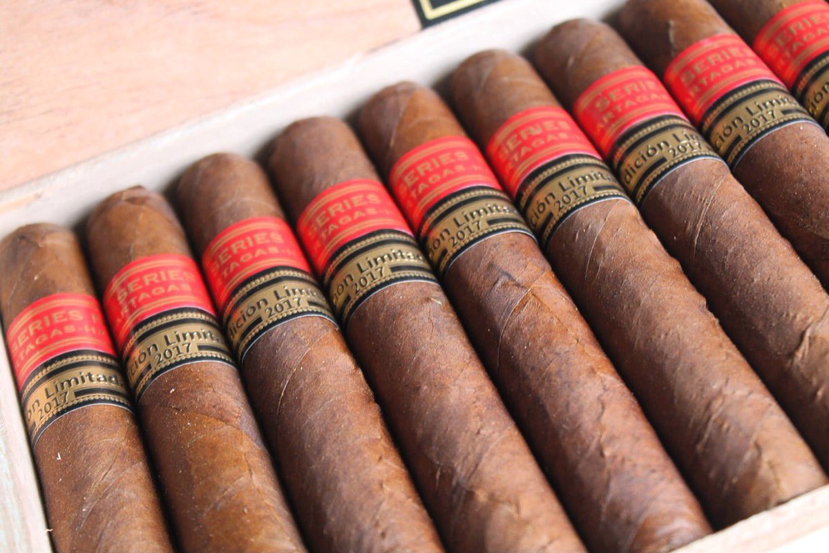 CigarsMyLife's tweet photo. Happy Monday! Partagas Series n1 Edición Limitada 2017 have you ever tasted it? #available #orders #cigars #cigarsforwarriors #cigaraficionados #habanos #habanosspecialist #cuba #botl  #zigarren #sotl #雪茄 https://t.co/quOG6dioSR