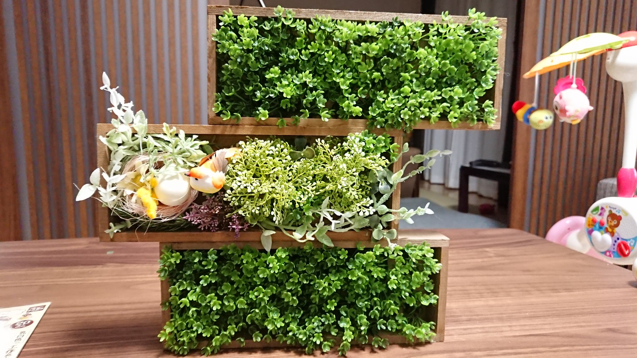 ちょこはむ 昨日雑貨屋さんに寄ったらグリーンウォールなるものを見つけました 自分でも作れそうだなと思ったので早速100均で材料買って作ってみた 自己満おk ˊᵕˋ 25日にこの前撮った写真が出来るので 殺風景な白壁をデコりたいと思います