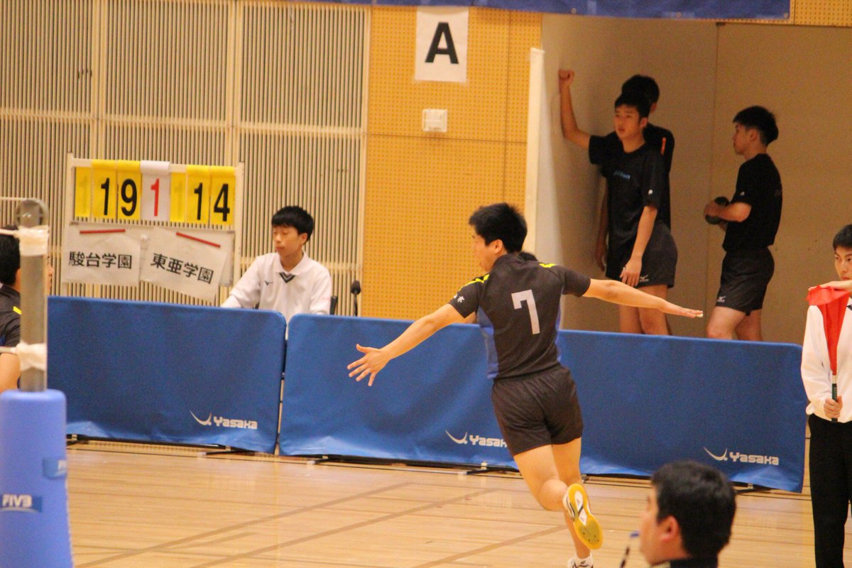 miyachika12's tweet photo. 2018-11-17 東京都春高予選
@墨田体育館
走る〜走る〜🎵
#駿台学園
#高橋真輝 https://t.co/fjdd8Ydj8W