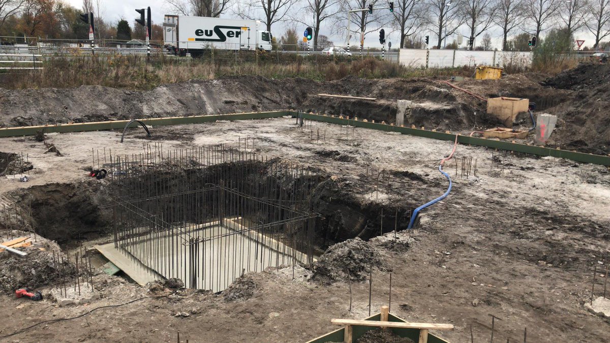 PanagroG's tweet photo. Voortgang slottuin #heemstede #nieuwbouw appartementen.
Vandaag de poeren gestort
Randkist keldervloer geplaatst. https://t.co/aTFm5FV9bx