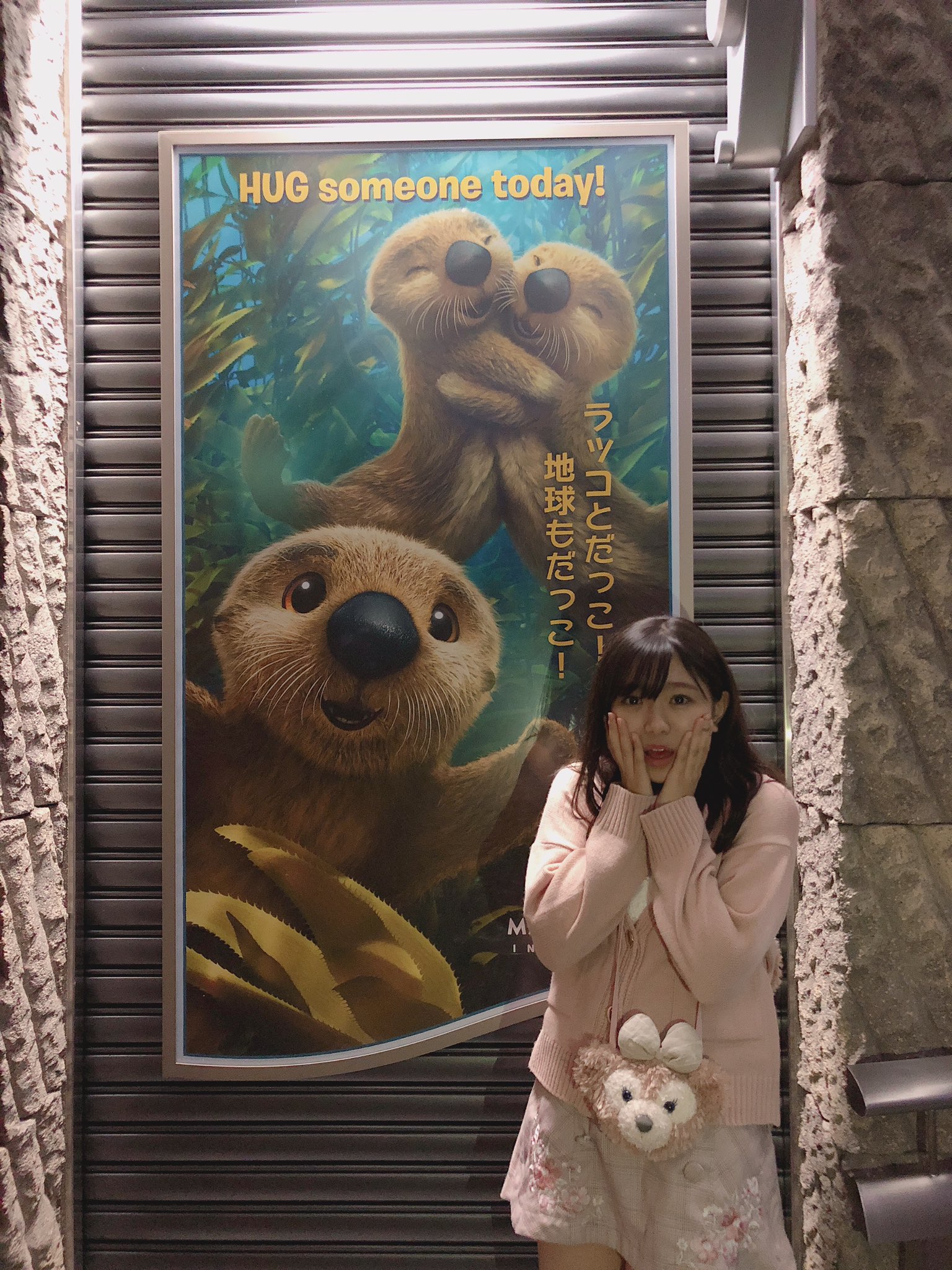 Hkt48 武田智加 ディズニーシー行った時に自分ポスターになってた あの有名なファインディング ニモの結構有名キャラになれた パーク内のシーライダー付近にいるらしいよ ラッコたち って名前らしい笑 T Co 4wkcbefre1 Twitter
