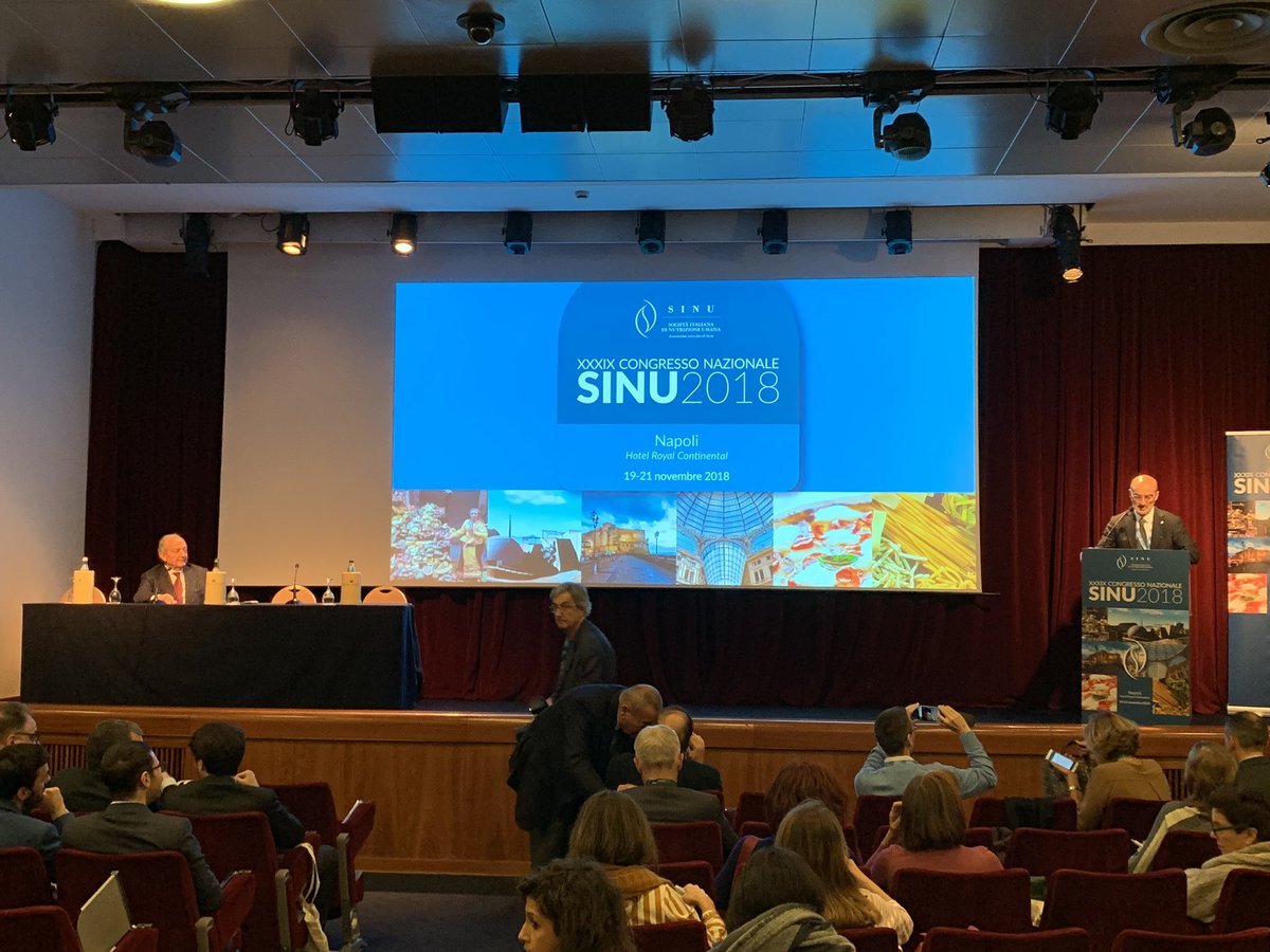SINU_Italia's tweet photo. Al via i lavori del XXXIX Congresso della @SINU_Italia. Il Presidente Prof. Strazzullo da @UninaIT dà il benvenuto a tutti a #Napoli. #SINU2018 https://t.co/wKbNk8iML4
