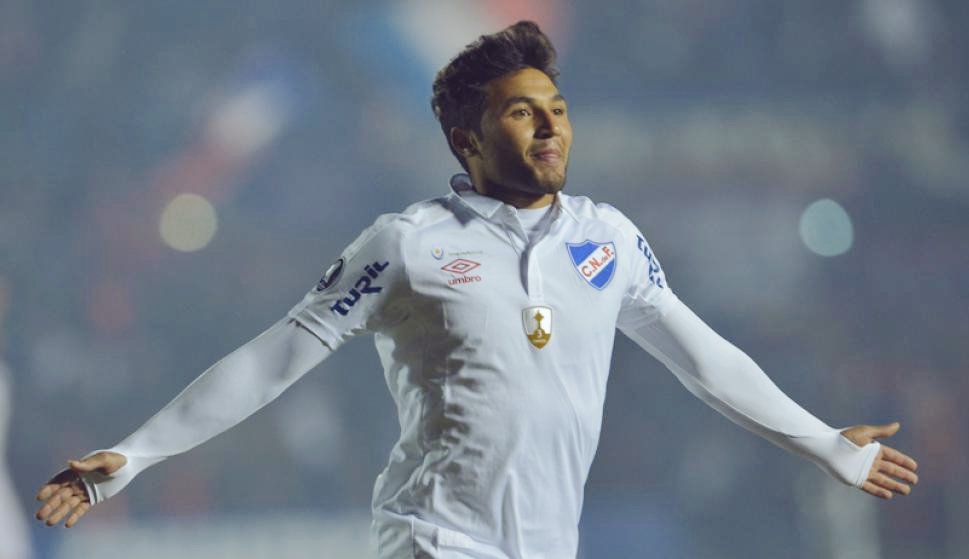 #PEÑAROL | Rumores indican que el aurinegro estaría interesado en Tabaré Viudez, este no cuenta para Medina y a fin de año seguramente no siga en el tricolor, se verá si es cierto y si Peñarol comienza negociaciones por el.