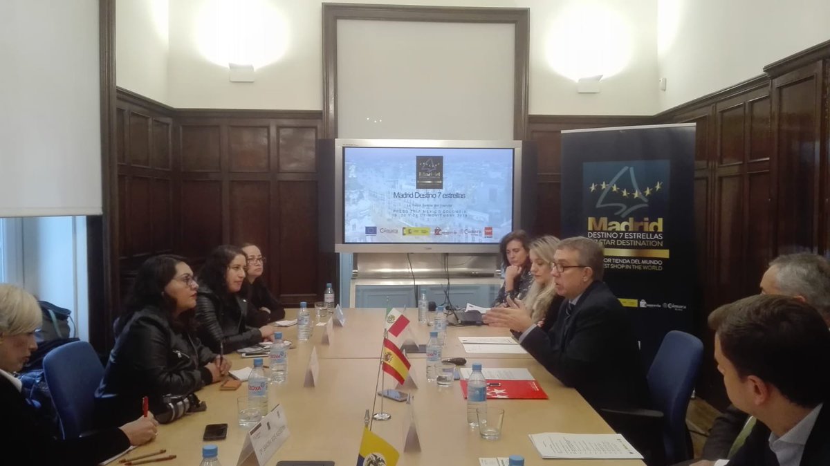 CamaradeMadrid's tweet photo. Hoy la Cámara y la @ComunidadMadrid  han presentado en el Palacio de Santoña a un grupo de periodistas colombianos y mexicanos la campaña Madrid Destino 7 estrellas para promocionar la región como destino turístico de compras. ¡Bienvenidos a Madrid! @MadridShops https://t.co/InM3t8JRby