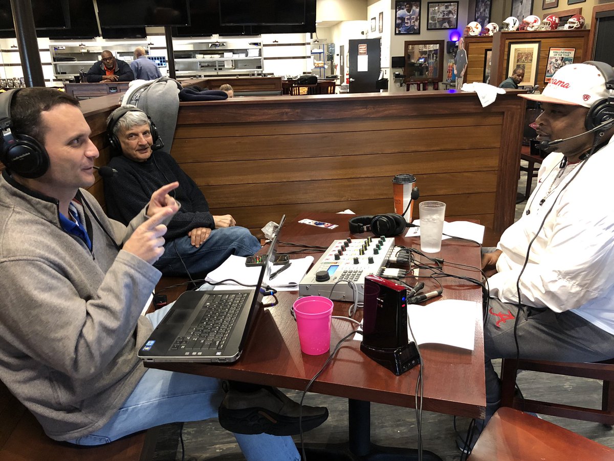 Baumhowers's tweet photo. Former @AlabamaFTBL player Chris Edwards is with us LIVE on @WNSP! Our doors are open this morning at the @ShoppesAtBelAir from 7-9am – don’t miss your chance to win tickets to this weekend’s #IronBowl game!

#WinBobsTickets | @BobBaumhower https://t.co/8xebjXXJ8S