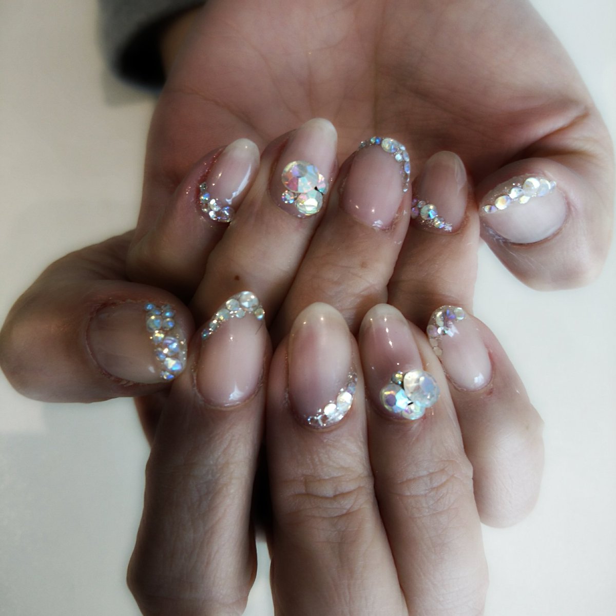琵琶子 みわこ A Twitteren New Nail スワロフスキー多めにのせてもらいました 薬指の特大のストーンがお気に入りです ネイル ジェルネイル Nail ストーンましまし 薬指どーん