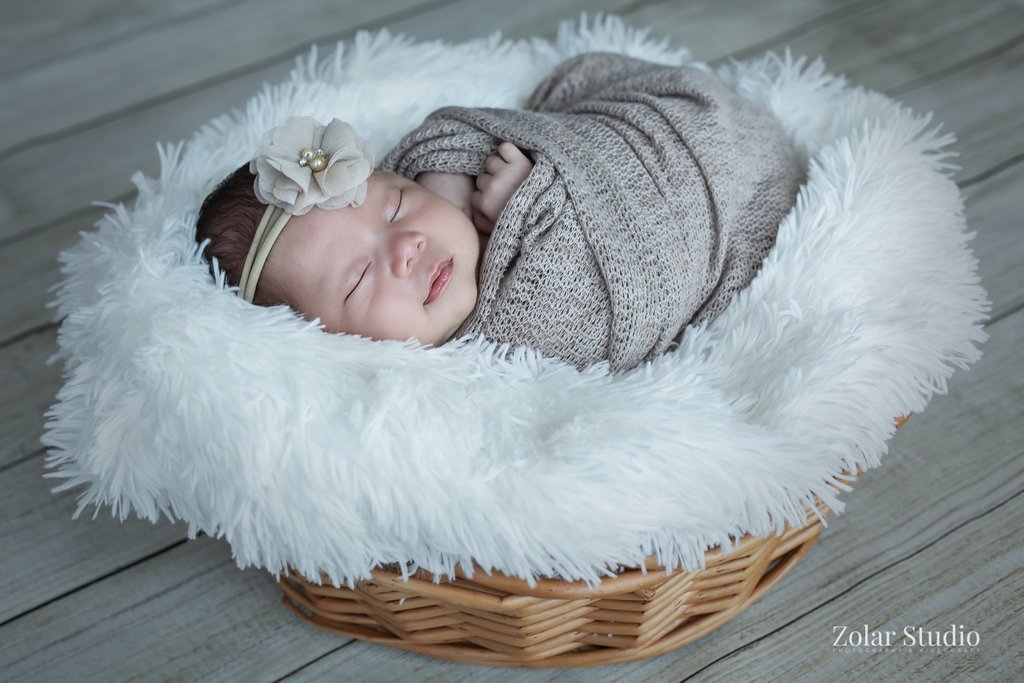 #newbornbaby #newbornphoto #newbornstudio #newborn #seattle #pnw #kentstation