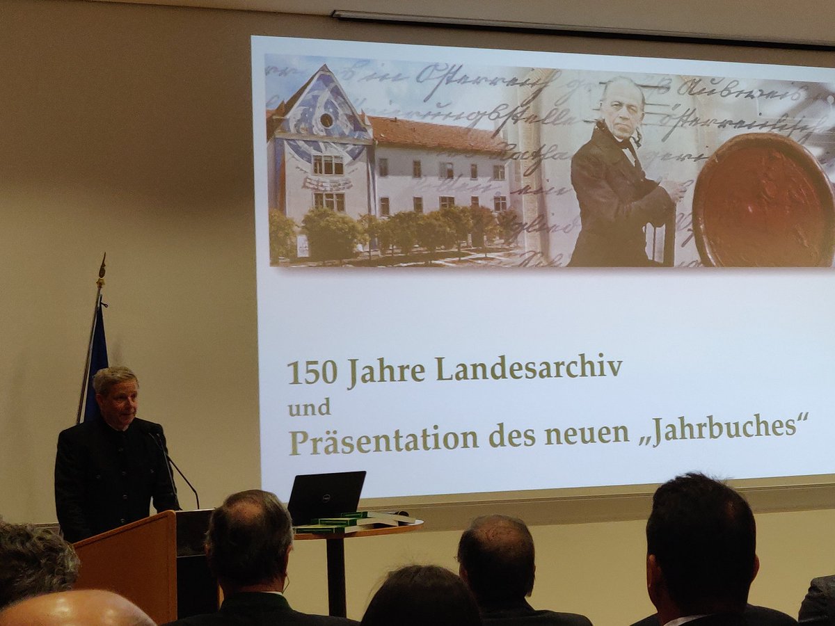 _nin_i's tweet photo. Landesarchivdirektor Dr. Obersteiner eröffnet die Feierlichkeiten 150 Jahre #Landesarchiv https://t.co/7iFr3lQx9u