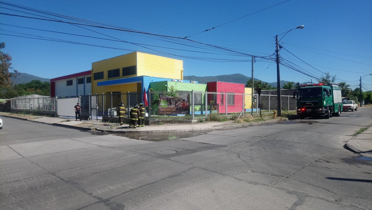 bombatercera's tweet photo. A esta hora nos encontramos en #SIMULACRO de incendio en jardín infantil Ellekantun de @F_integra https://t.co/gmqX4qdW5Y