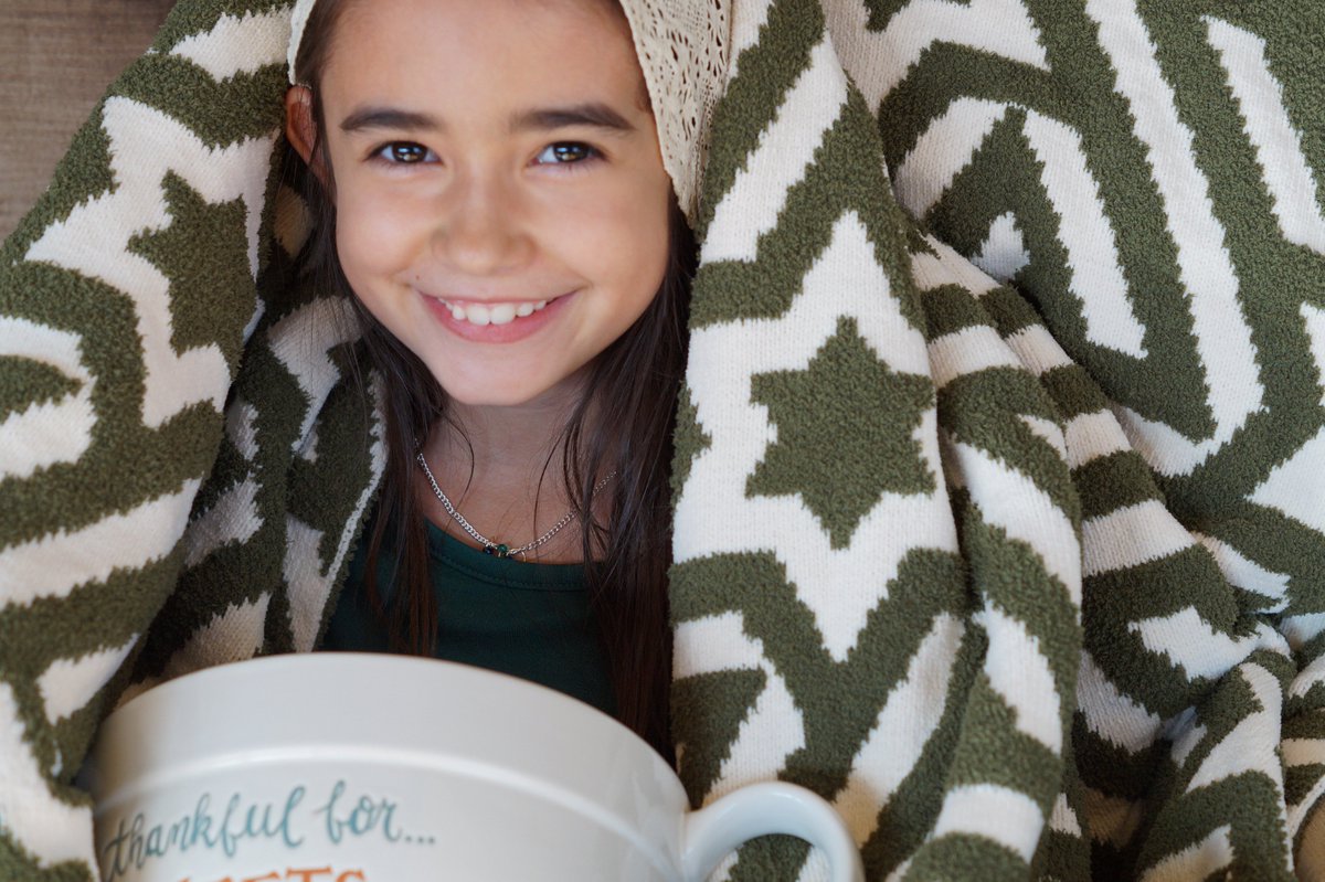 a_knitting's tweet photo. Try #movienight with this soft, warm #blanket. So cozy, someone else will have to get up for more popcorn! https://t.co/03lK7J1SUJ https://t.co/Ib406sOxwy