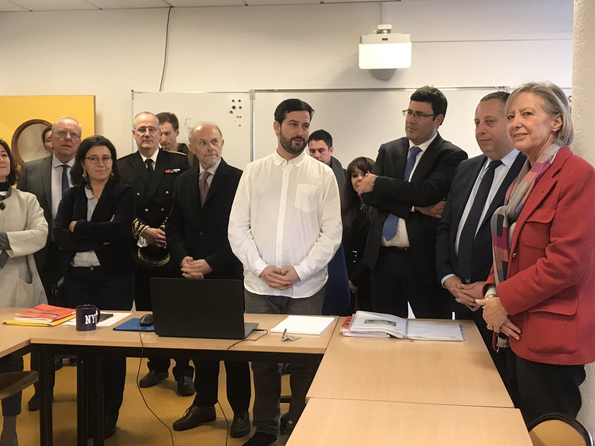 E2C95's tweet photo. Dans le cadre de semaine européenne pour l’emploi des personnes handicapées l’@E2C95 d’Argenteuil-Bezons accueille la Secrétaire d’État Chargée des personnes handicapées Sophie Cluzel. Echange avec les stagiaires de l’E2c 95 .@b_chkroun @JcPoulet. https://t.co/b5ZCTwZN8f