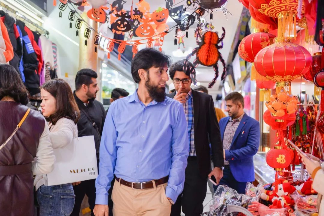 AbdulMaan's tweet photo. Changan 🇨🇳 invited the 🇵🇰 dealers of Changan. 🇵🇰 Officials also visited the manufacturer site of Changan &amp; both parties agreed to introduce latest models of Changan in Pak. Strengthen cooperation btw 🇨🇳🇵🇰 via automobile industry Exchange &amp; promote @zlj517 @CathayPak #CPECimpact https://t.co/rziSJDJVXU
