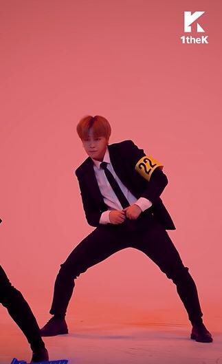 mi_ejlove's tweet photo. 댄스워 Round 3 : 늦은 후기(?)
벌써 마지막 직캠이라 슬픈ㅜㅜㅜ
수트 의진 찰떡 :) 자주 입어 줬으면 좋겠어요ㅎㅎ 무한으로 볼게요~~ㅎ #이의진 #의진 #EUIJIN #빅플로 #BIGFLO #UNB #유앤비 #DANCEWAR #YELLOW22 #멋진내가수이의진
https://t.co/beif2w3VjL https://t.co/D7zvIJUCVY