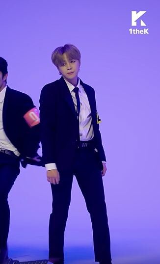 mi_ejlove's tweet photo. 댄스워 Round 3 : 늦은 후기(?)
벌써 마지막 직캠이라 슬픈ㅜㅜㅜ
수트 의진 찰떡 :) 자주 입어 줬으면 좋겠어요ㅎㅎ 무한으로 볼게요~~ㅎ #이의진 #의진 #EUIJIN #빅플로 #BIGFLO #UNB #유앤비 #DANCEWAR #YELLOW22 #멋진내가수이의진
https://t.co/beif2w3VjL https://t.co/D7zvIJUCVY