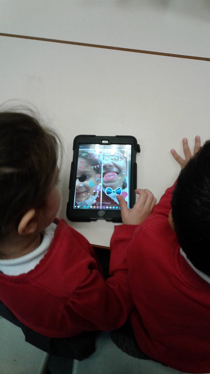 MrsClarkeKMPA's tweet photo. Kingfishers have been using Piccollage and adding stickers to their pictures as well as using doodle to create outfits. Take a look at us working... #ICT #piccollage #creativetopic @kestrelsfield @MrsGouldingKFP https://t.co/xEcTWMu1lr