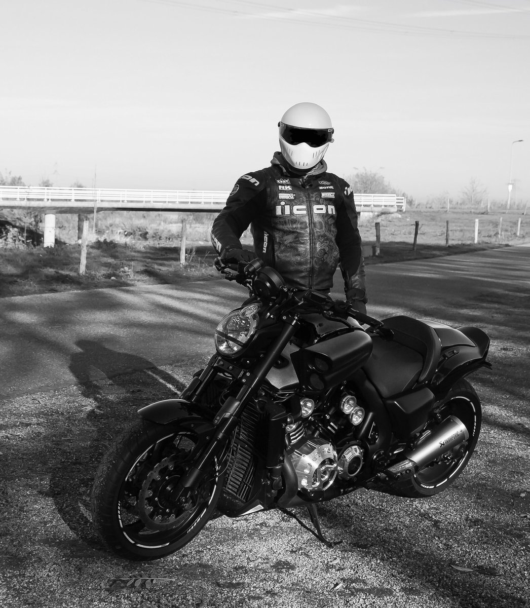 vmax1700NL's tweet photo. #iconjacket #vmax #vmax1700 #yamaha @IconMotosports #bandithelmet @YamahaMotorEU #yamahavmax #otec #vmaxotec https://t.co/AFmL0d9Lz2