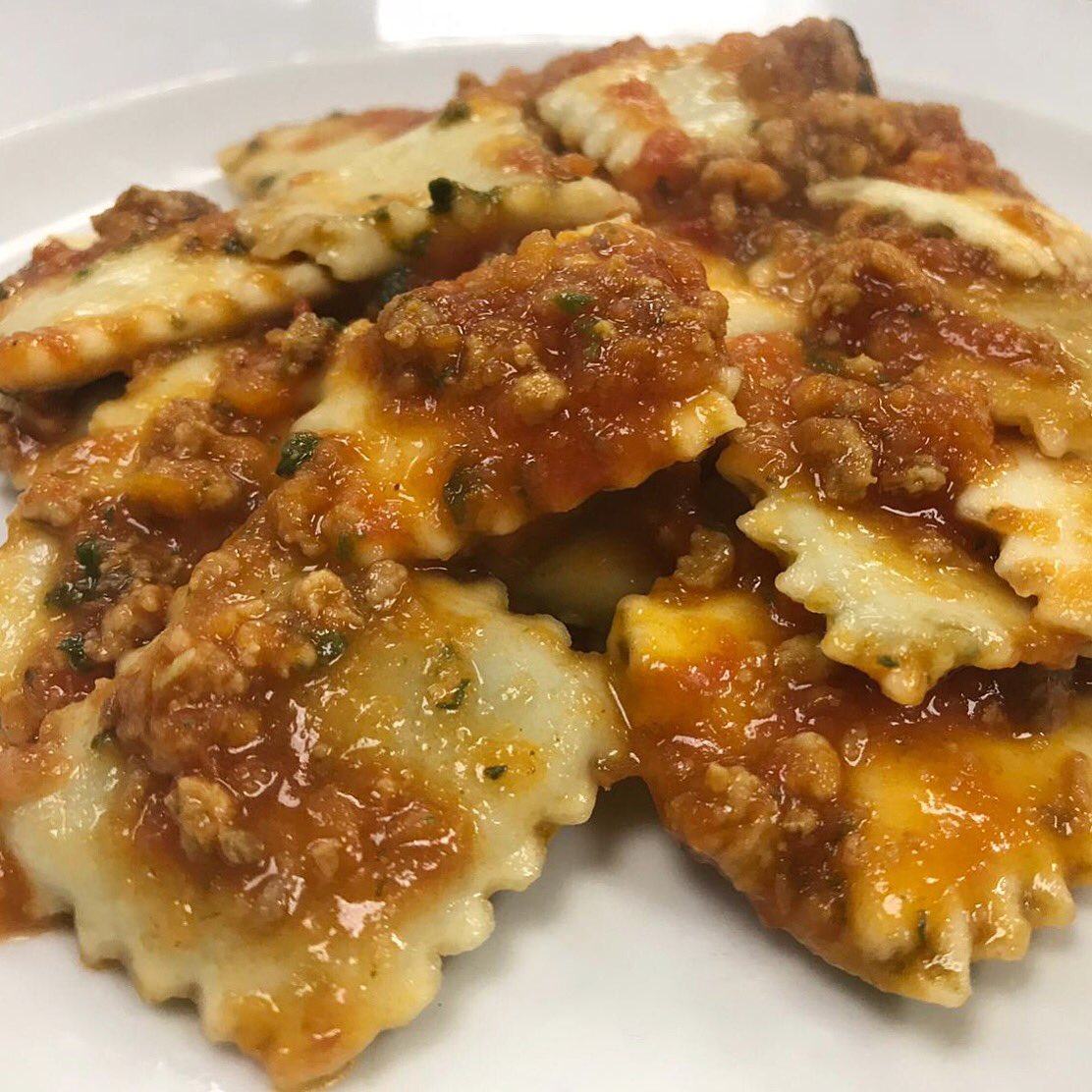 Gianni_Franzi's tweet photo. Non è quanto si possiede, ma quanto si #assapora a fare la #felicità...#ravioli #pastafresca #produzionepropria #homemadepasta #pastaripiena #comeunavolta #sugodipesce #ristorante #antichisapori #vernazza #cinqueterre #parco5terre #italianfood #italianfoodlover #lamialiguria https://t.co/ERhMJ2dHeD