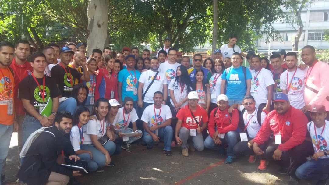 unesrfcu2017's tweet photo. #Envivo Los Delegados Y Delegadas de la  UNESR Dicen presente en el 2do Congreso de la @FederacionVEU  donde jugaremos un papel fundamental  en busca de una Universidad Popular y Productiva 
@renriqueramos 
@hugbelpsuv 
@kennedymorales9 
#FVEUluchaylealtadporVenezuela https://t.co/T7Aqp2ZxPG